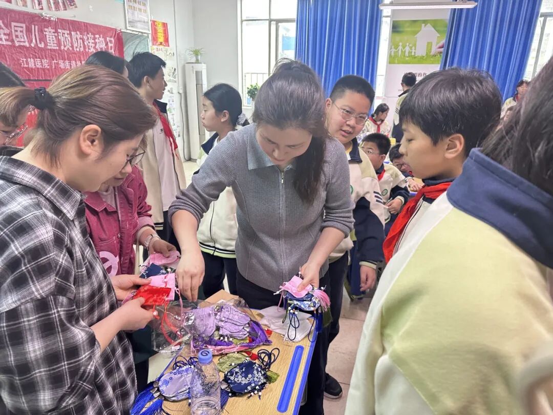 家校共育 | 家校同心育芳华，益暖课堂伴成长——湘潭市益智中学精锐七年级4月家长大课堂集锦
