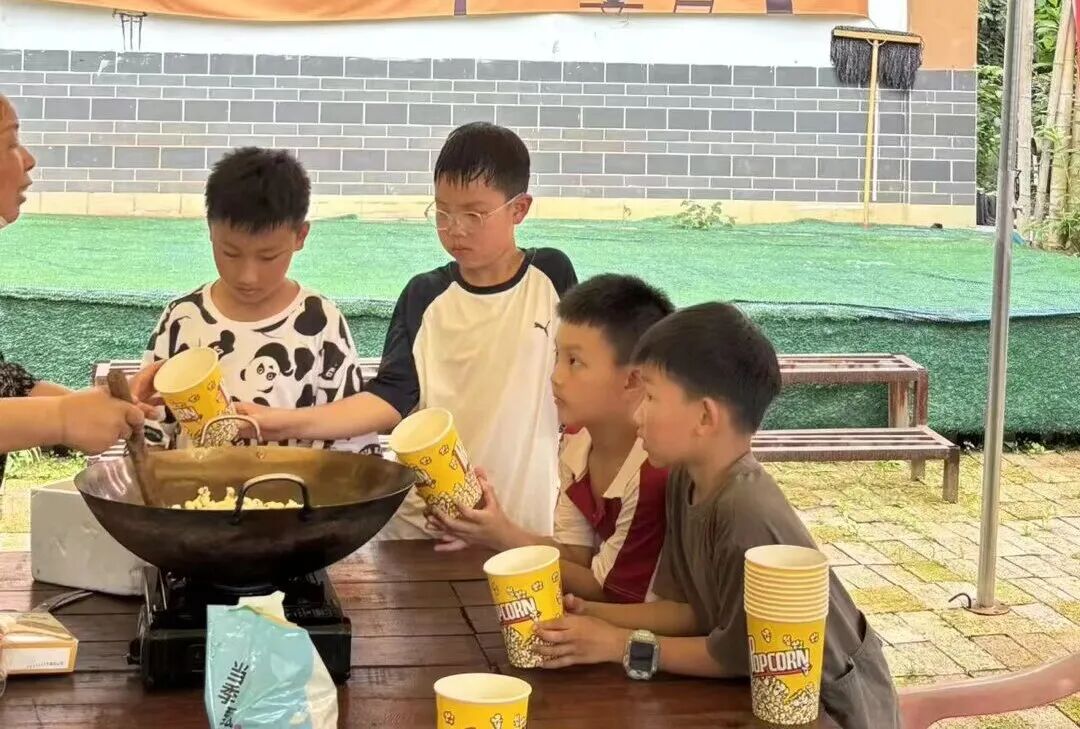 工会活动 | 韶山之行凝斗志 方特漫游悦时光——湘潭市益智中学开展工会活动暨六一亲子活动