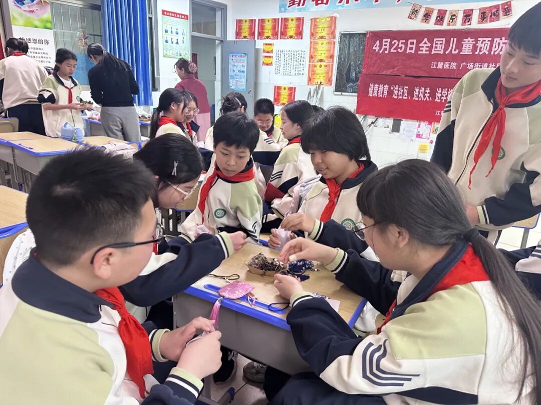 家校共育 | 家校同心育芳华，益暖课堂伴成长——湘潭市益智中学精锐七年级4月家长大课堂集锦
