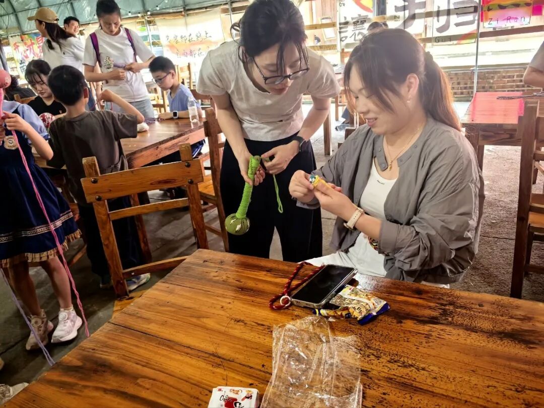 工会活动 | 韶山之行凝斗志 方特漫游悦时光——湘潭市益智中学开展工会活动暨六一亲子活动