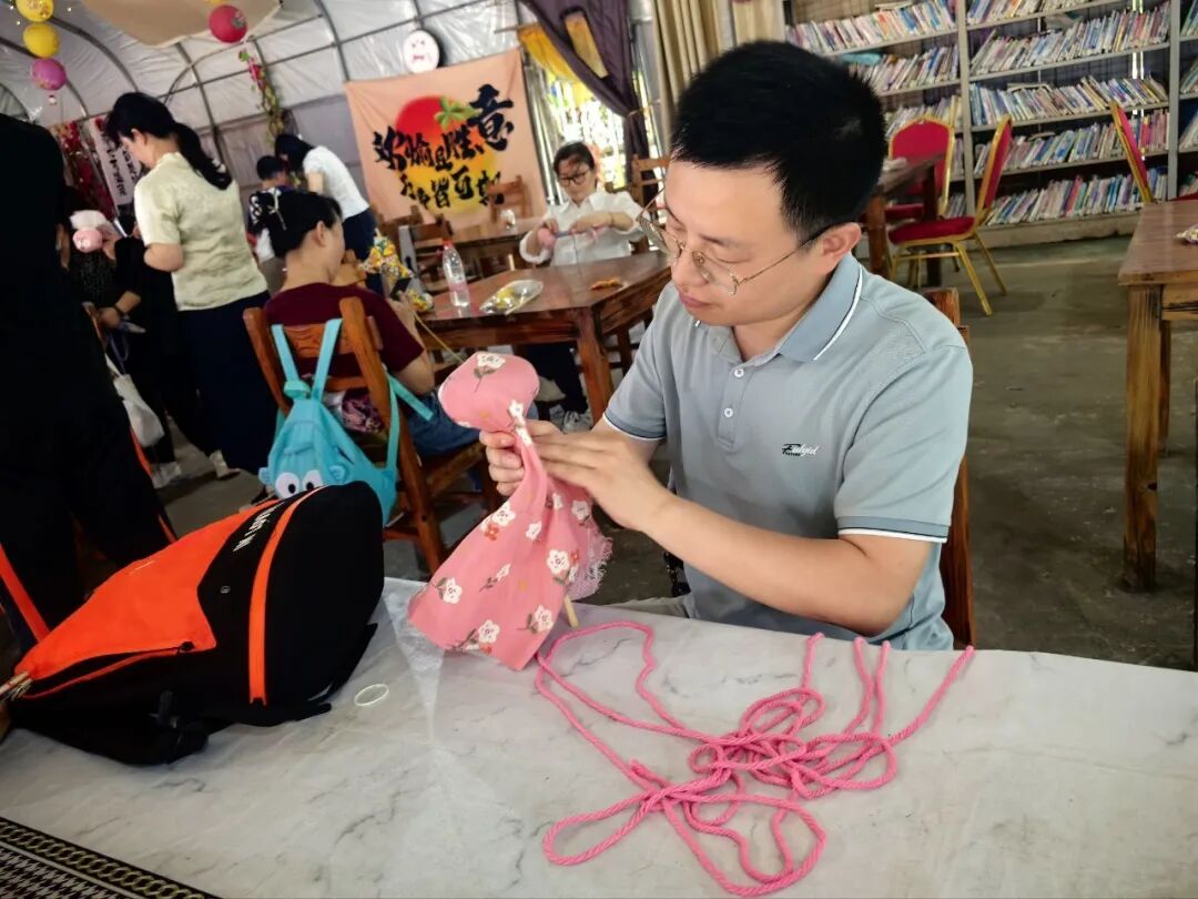 工会活动 | 韶山之行凝斗志 方特漫游悦时光——湘潭市益智中学开展工会活动暨六一亲子活动