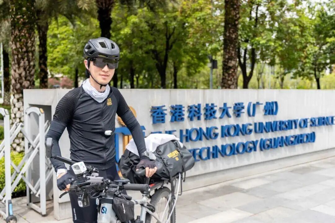 △8月27日，黄清昊带着自行车抵达港科大（广州）