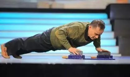 10大健身界之最！看到中國大爺真的跪了...... 運動 第40張