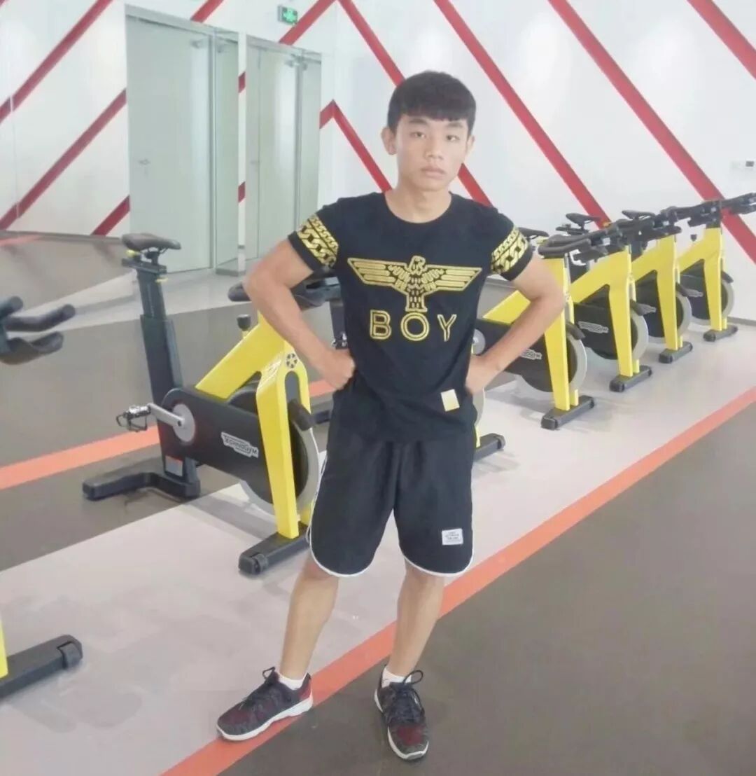 16岁中学生每月500个鸡蛋 1年增重88斤 臂围44cm 自称从不用大重量