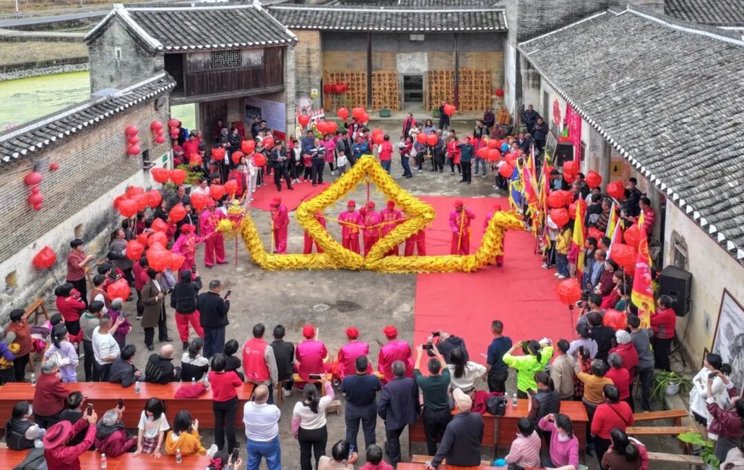 2月12日，元宵节迎龙珠民俗文化活动在叶潭八角楼举行。