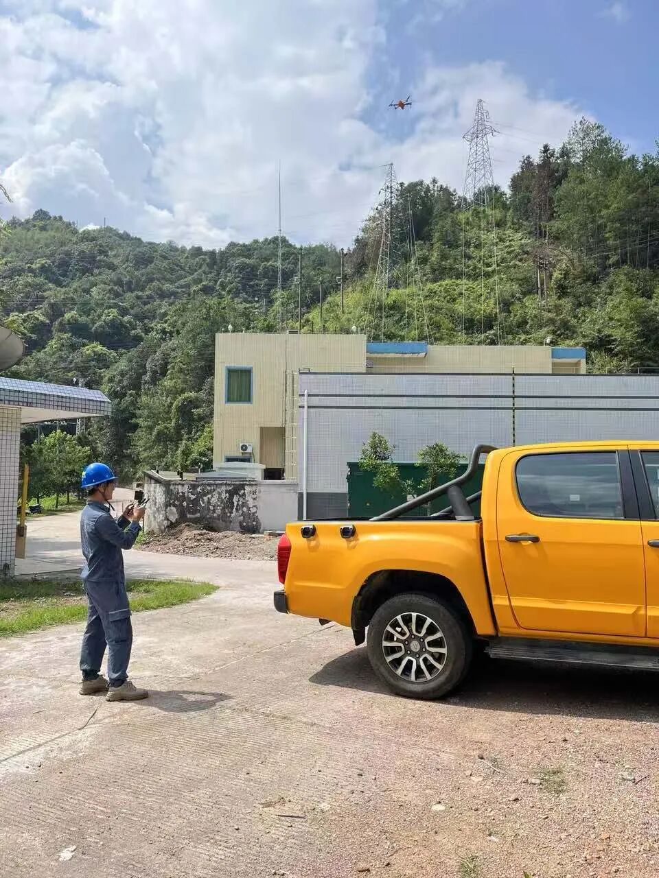 河源供电局工作人员开展防山火巡检