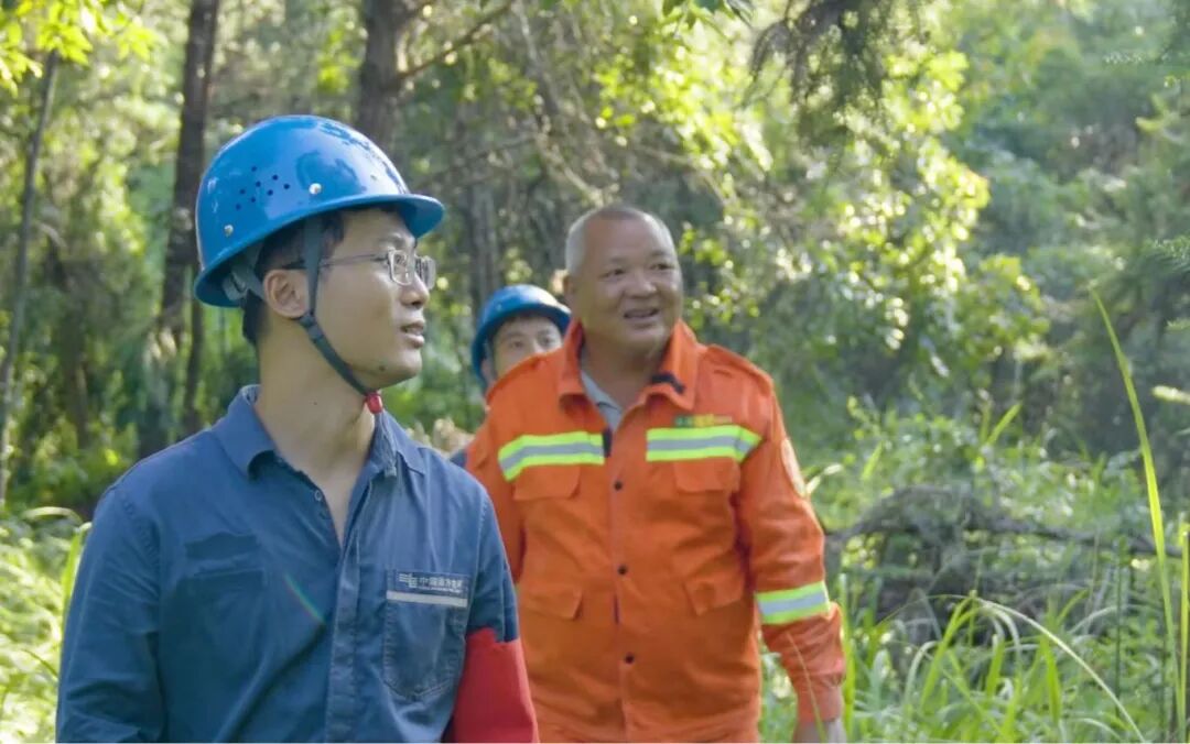 河源供电局工作人员开展防范山火排查工作