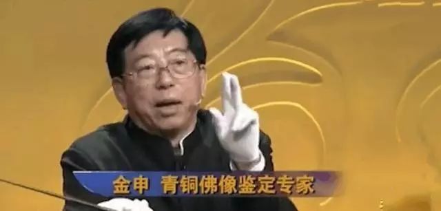 拆迁房子在地窖下发现的宝剑,专家看着手抖:你赶紧说实话?