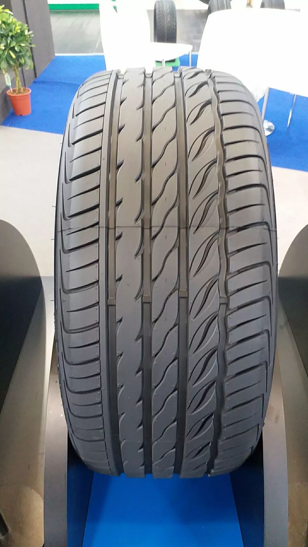 再战德国科隆轮胎展 丰源轮胎公司高品质轮胎引爆全场