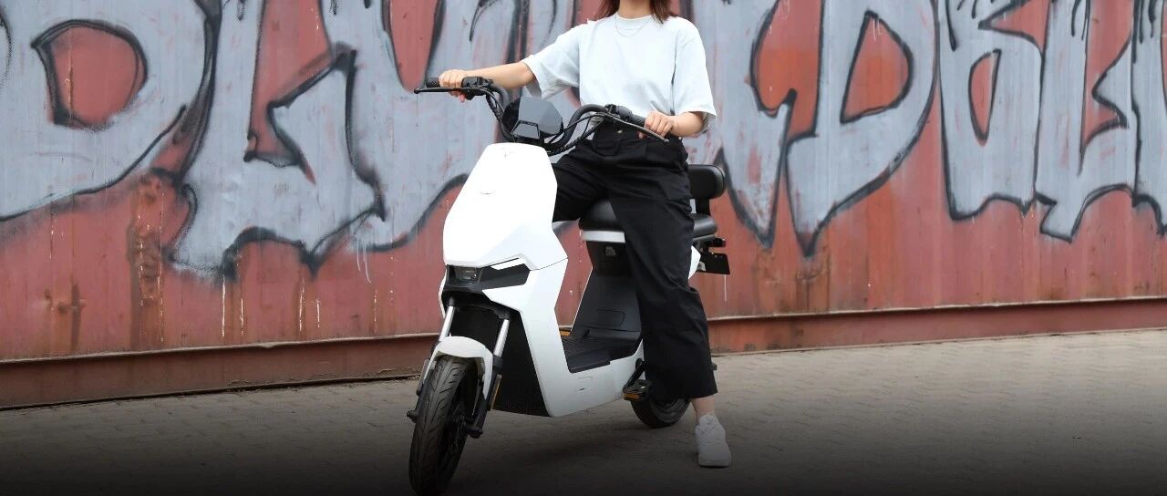 小牛 GOVA F0 体验：高达前脸+骚气配色，买菜车有必要这么潮吗？