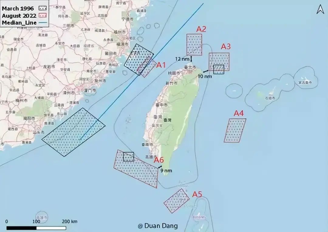 臺灣島周圍淺灰線:臺灣島12海里