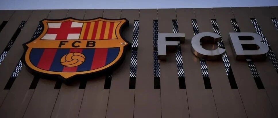 时隔21年再度欧冠小组出局，哈维怎么救当下的巴萨？