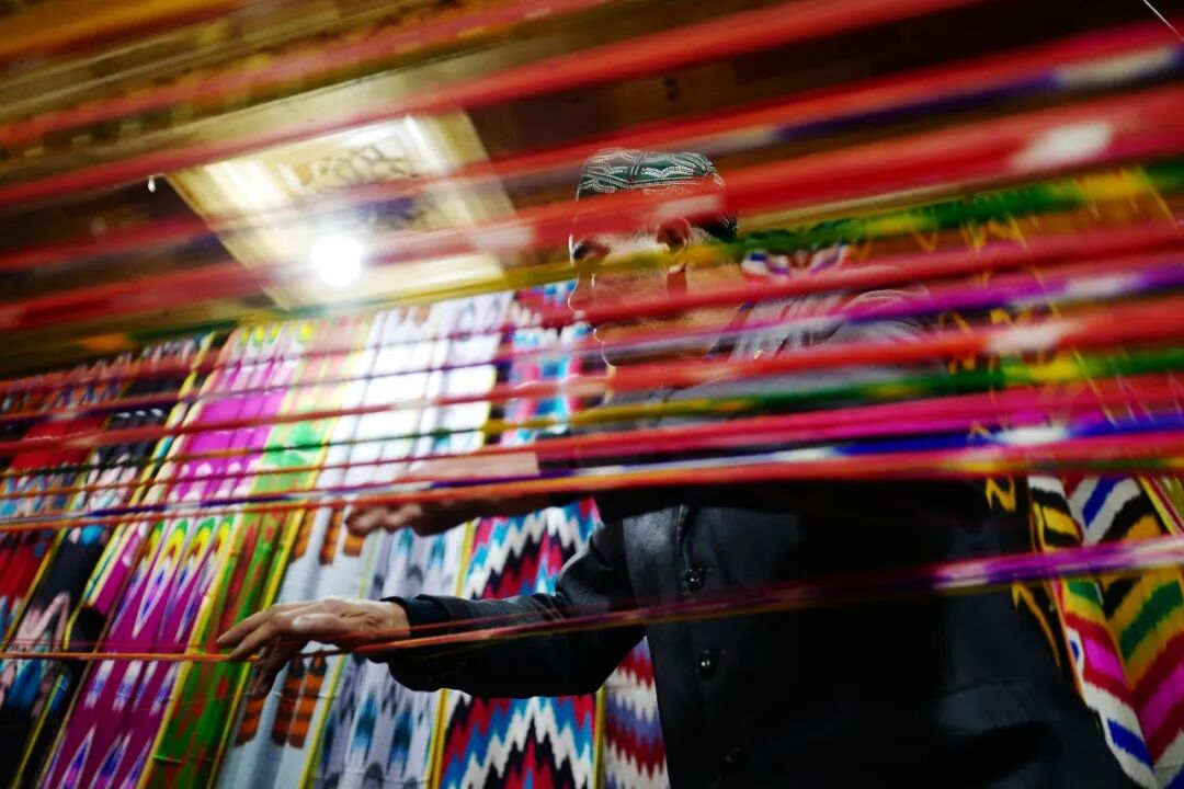 《艾德莱丝工艺》2023年3月 中国新疆 喀什地区 莎车县《阿克苏苹果