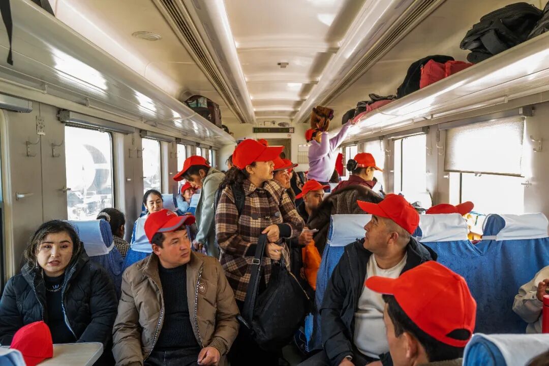 民丰站》2023年11月 中国新疆和田地区民丰县《新兵送零食》2023年3月