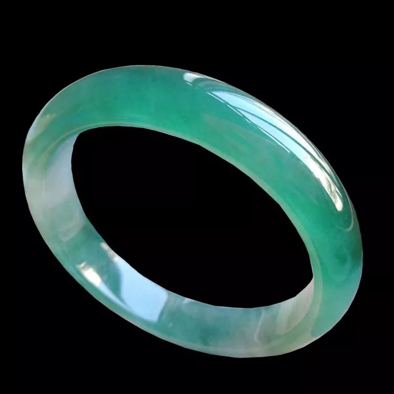 涨知识：翡翠手镯不宜与这些首饰一起佩戴