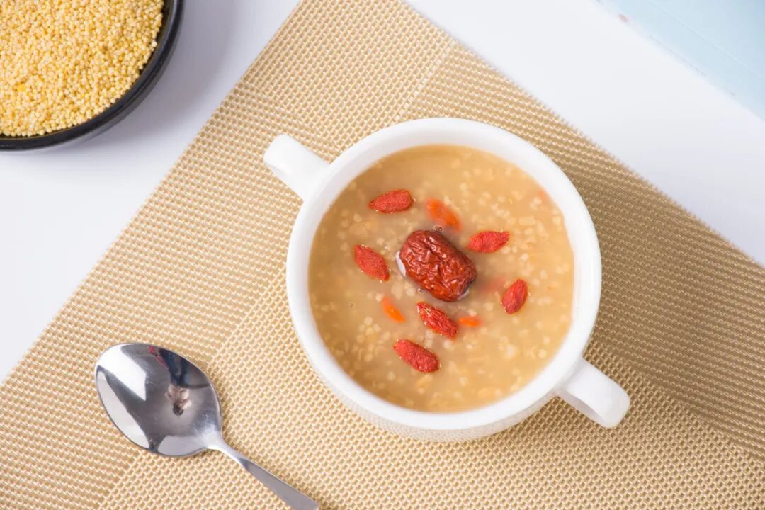 一碗小米粥可润养脾胃益补肾气有助五脏健康