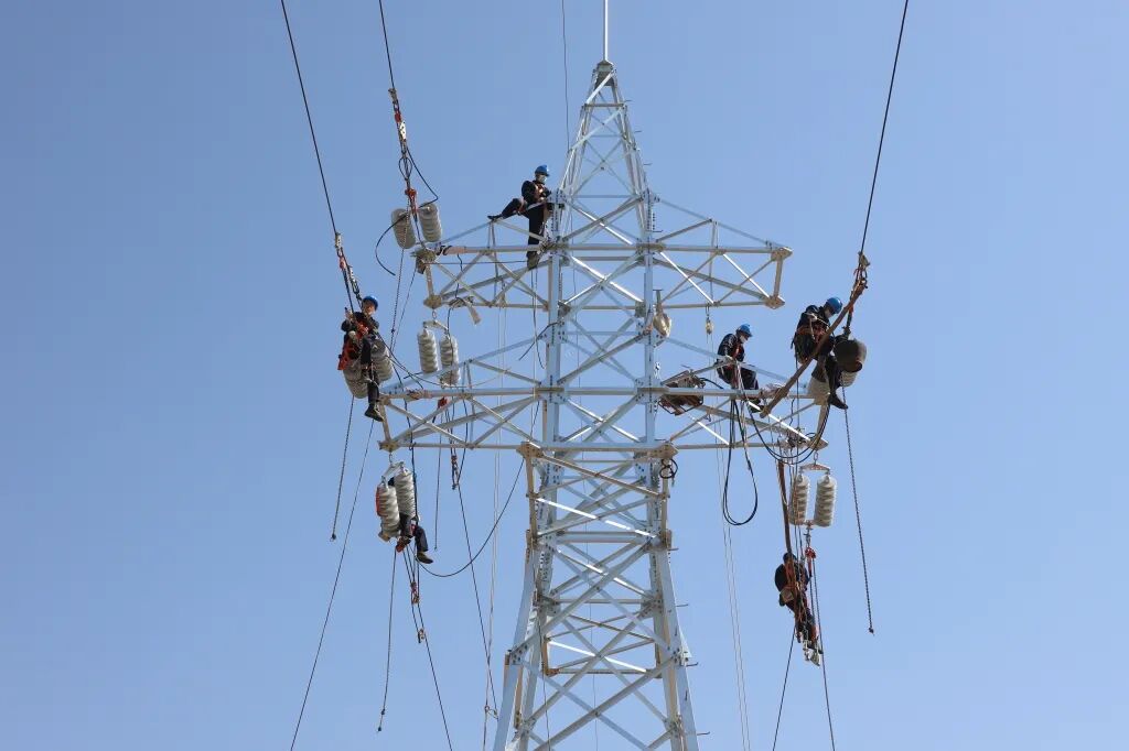 金钛股份66kV移动变电站送电成功(图2)