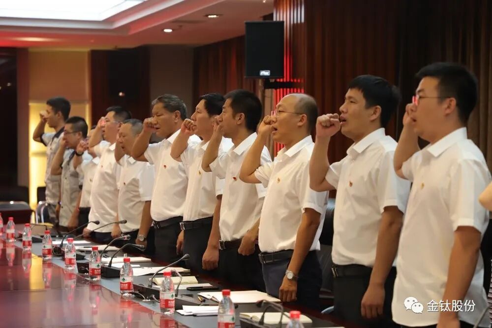 礼赞峥嵘岁月，实干再续华章(图2)