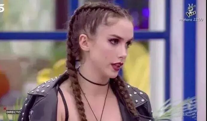 �ź������γ������߹⣬â��̨����˾�̫��������Ź�Ů���ӵ�ȹ�ף�