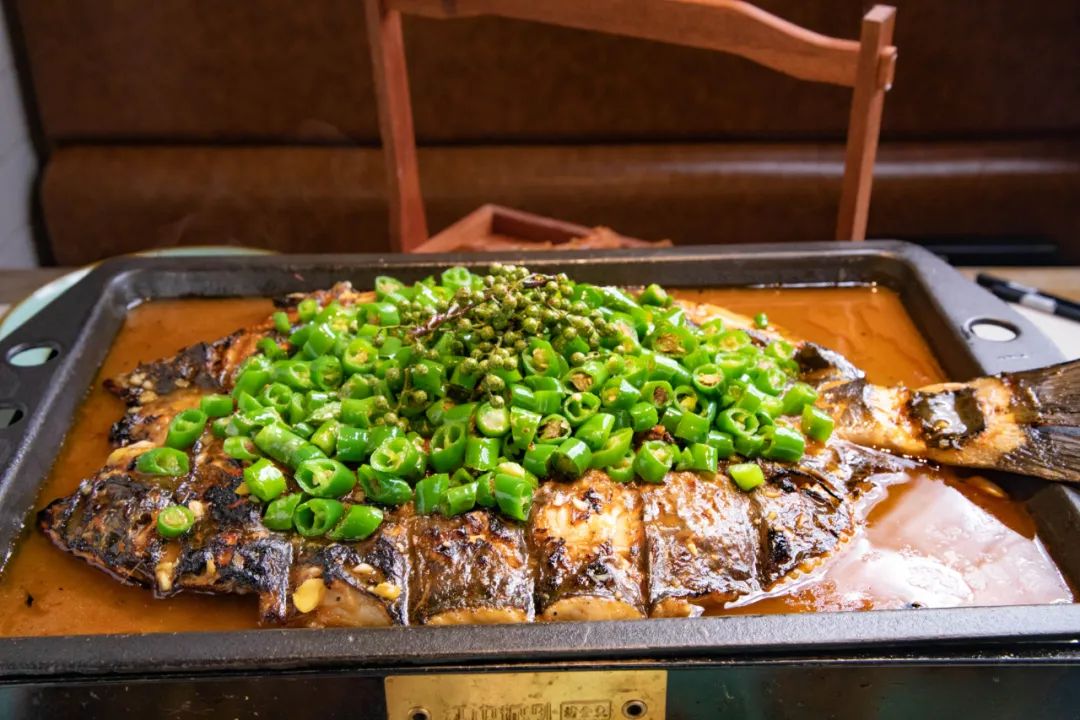 江边城外鲜青椒烤鱼强势来袭,带给你全新的美味惊喜!