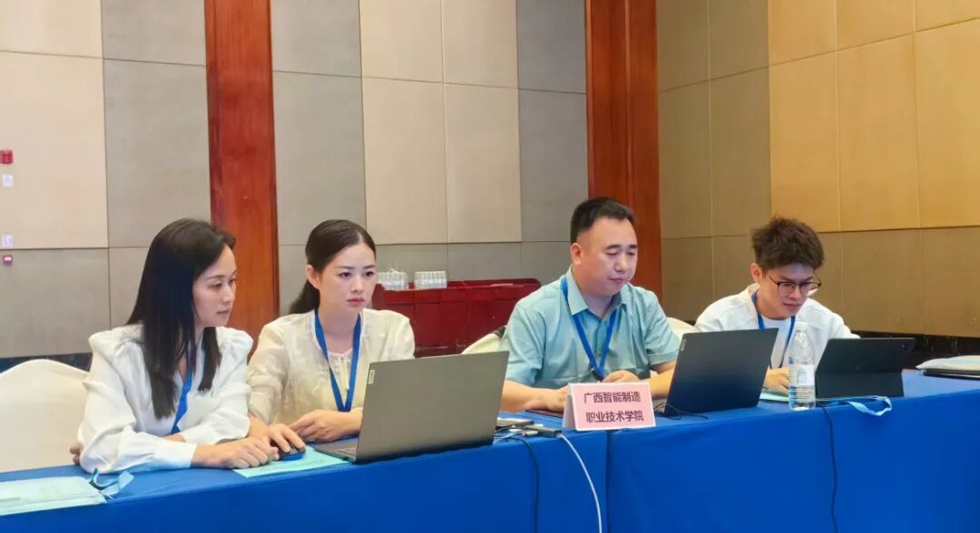招生录取现场工作图.jpg