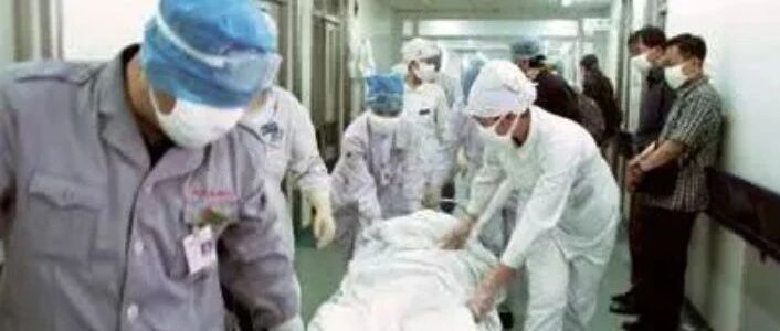 53岁男子痛风被活活疼死！205种食物嘌呤含量表转给所有人！尿酸高这些食物一定要忌口！