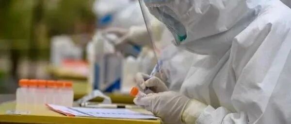 多名确诊者曾去过医院，多家医院连夜停诊！4名卫健局领导被处分，这波疫情又现瞒报！