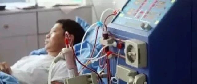 男子尿酸820！医生怒斥：3种食物再吃，命不久矣！最新食物嘌呤表，尿酸高能吃什么、不能吃什么，全都清楚了！