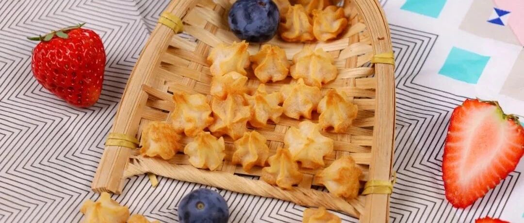 有颗土豆就行，蒸熟压一压就能做的小零食，要说简单我最服它！