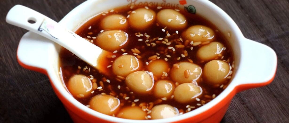 天气凉别再吃冷饮了，试试这道甜品吧！超级好吃又补气血哦！