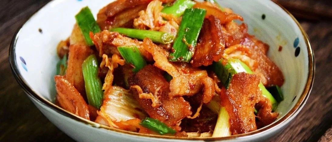 辣白菜随便一炒就很好吃！酸辣开胃，简直是下饭神器！