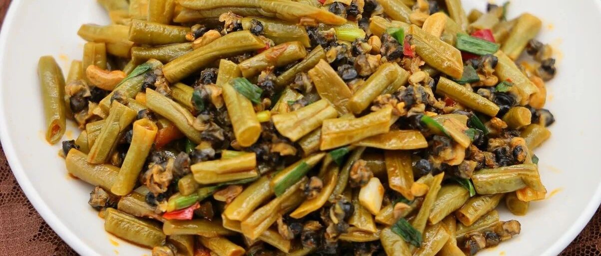 最下饭的酸豆角，自己在家就能腌，酸爽可口，做法简单，美食get√