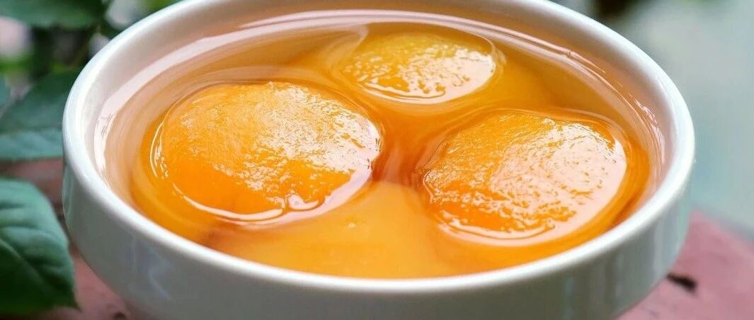 枇杷的香甜，是初夏的味道!皮薄肉厚，汁水丰盈，润肺止咳，健胃清热!