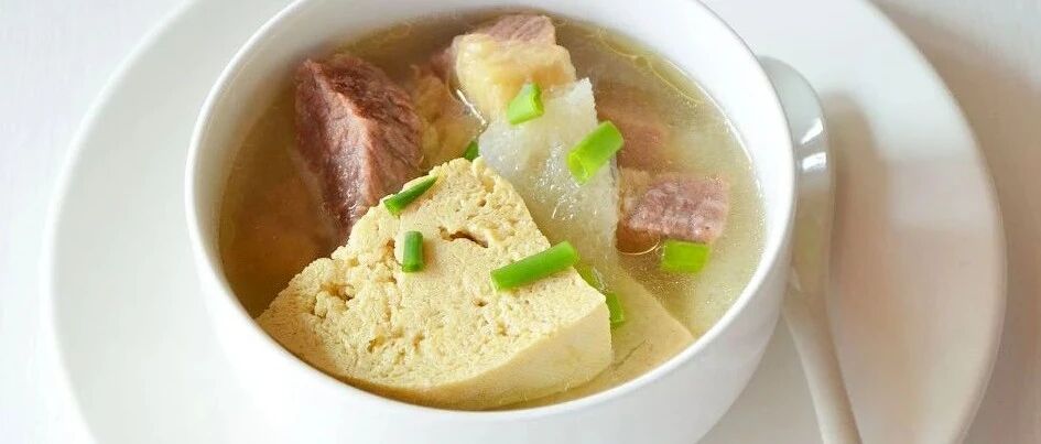 冻豆腐真是北方人的创造性美食，口感丰富有层次！热乎乎的超下饭！