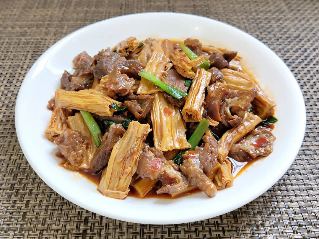 软糯的五花肉和腐竹一起真香!吃腐竹,还是这个做法最解馋!_友友