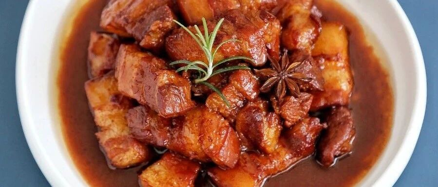 腊月二十六，杀猪割年肉！五花肉这样做，绝对是餐桌上的压轴大菜！