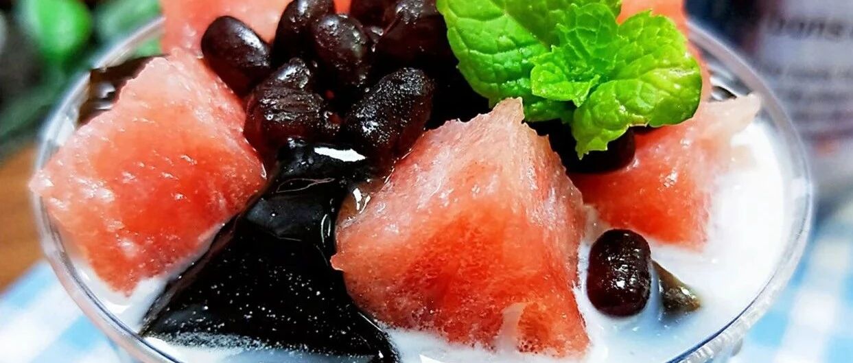 炎炎夏日，自制一份清凉的西瓜饮品吧！清甜可口，消热解暑哦～