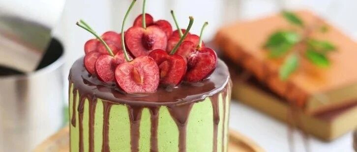 春天跟抹茶甜品真的是绝配哦！清新自然的口感，是春天的味道没错了！