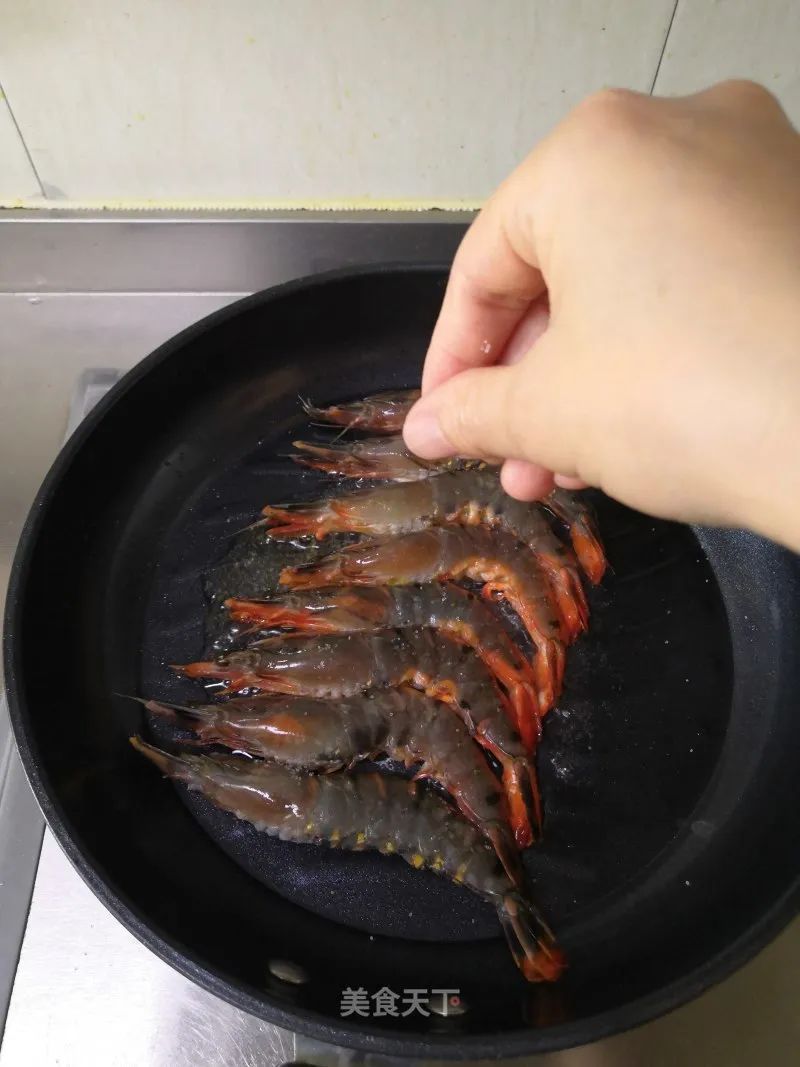 这才是虾最好吃的做法，Q弹锁鲜还不腥，无需蘸酱，吃出五星口感！