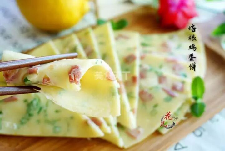 简易早餐食谱培根鸡蛋饼，家常早餐做出新花样来！