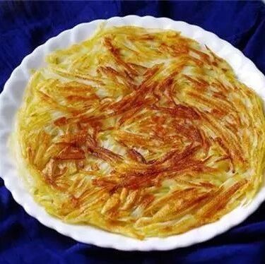 土豆做成饼，不加水不加蛋，不到5分钟就出锅，当早餐吃正好!