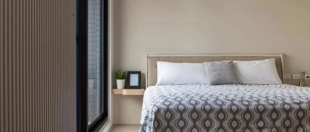 简单好看的小户型卧室，别搞得花里胡哨，这样做就够了