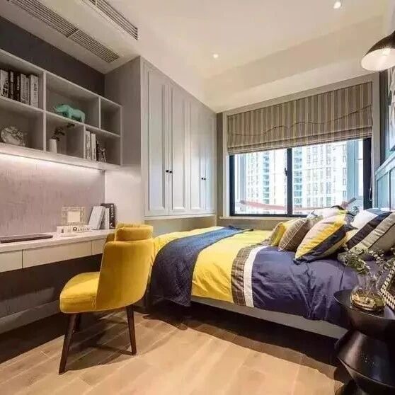 小卧室定制榻榻米+书桌一体柜，实用性翻倍，颜值翻倍！