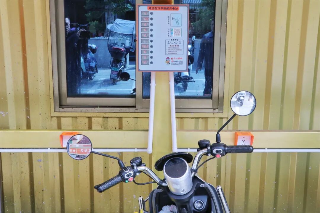 10电动自行车充电桩.jpg