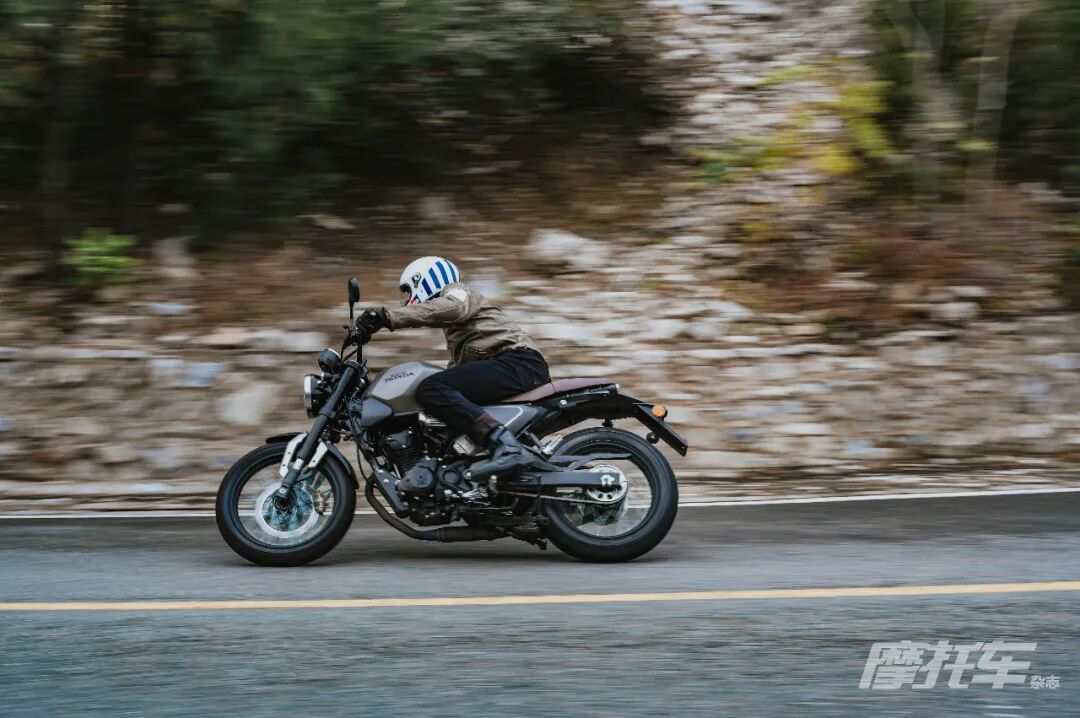 新车体验五羊本田newcb190ss更具运动风格的复古车