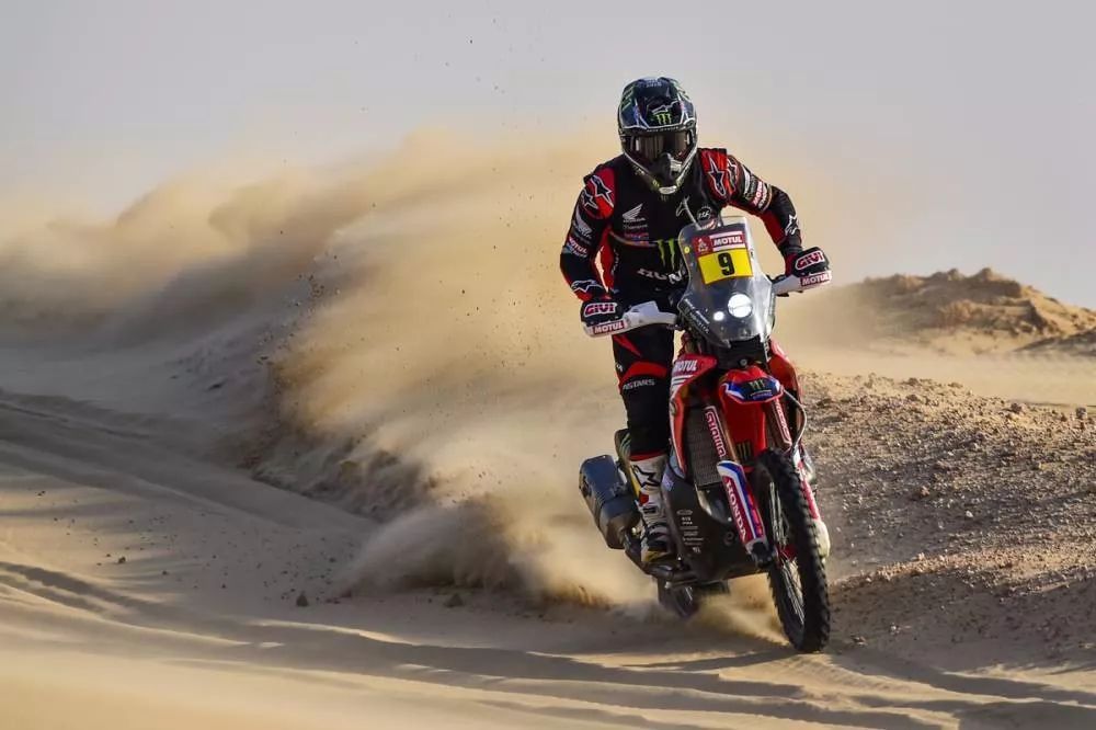 帮助本田夺得达喀尔冠军的赛车 Crf 450 Rally 摩托车杂志 微信公众号文章