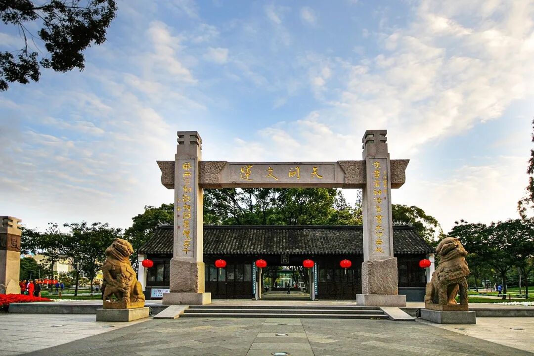 江苏学政衙署遗址 汤春鸣摄▲《江阴县续志》部分编撰人员合影(1917