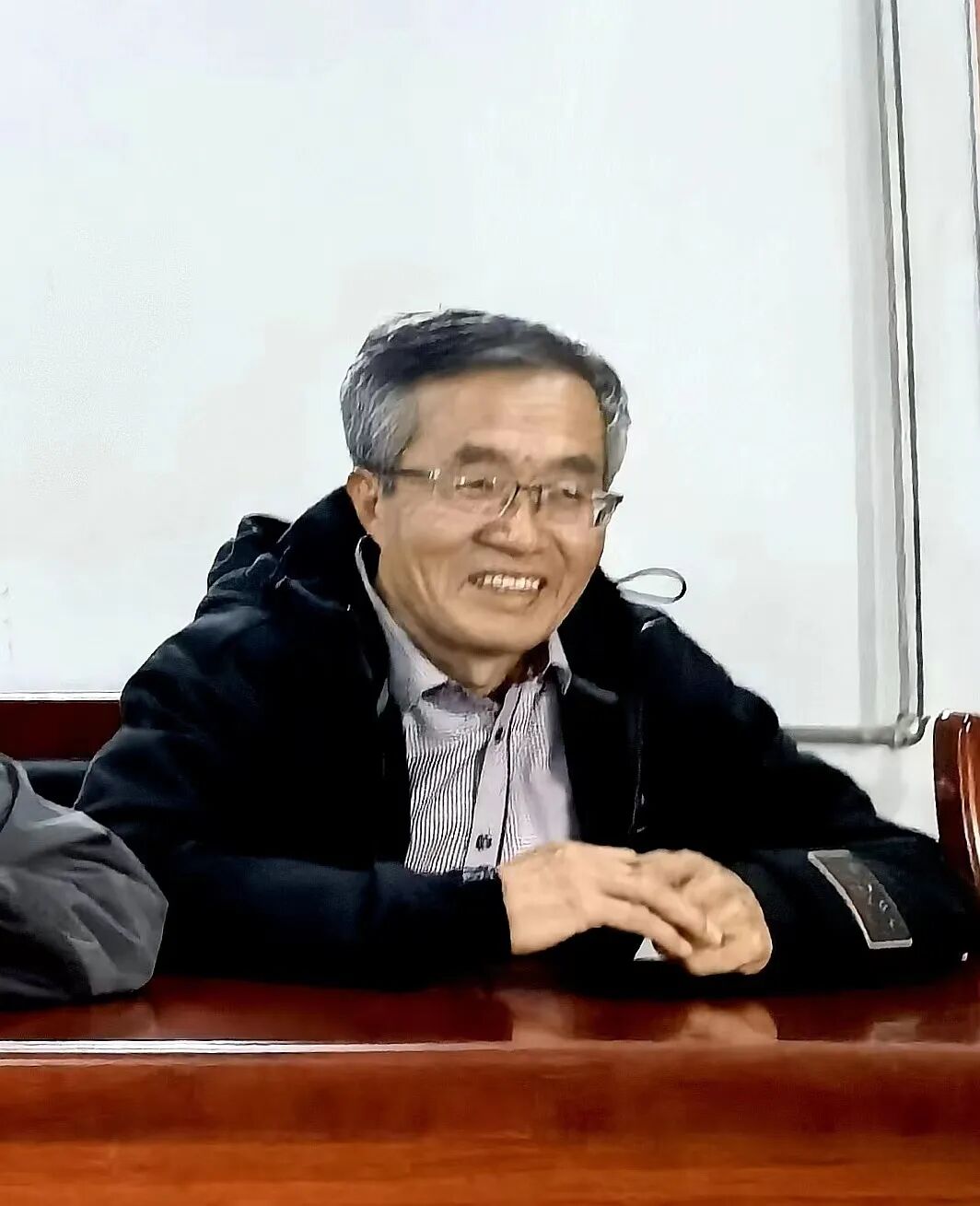 原平农校举办两位基础部教师荣退欢送会