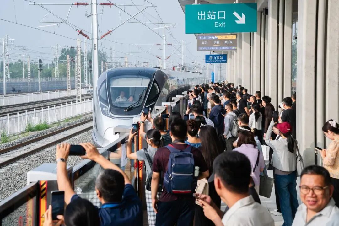 新线正式投用，新车亮相(图6)