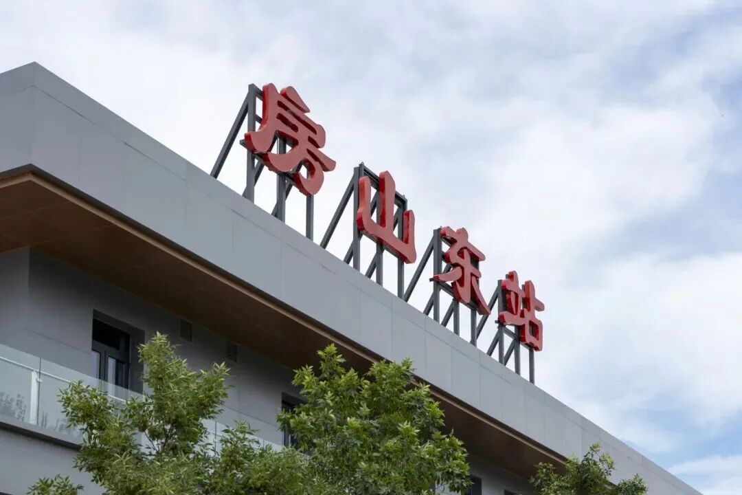 新线正式投用，新车亮相(图3)